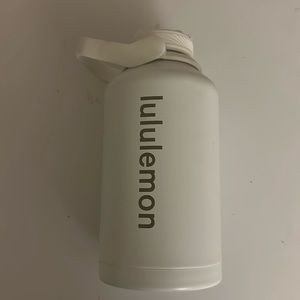 Lululemon 64oz water bottle